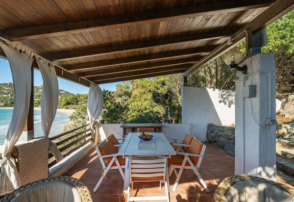 Villa Torretta Pied Dans L'eau: Activities, Amenities, Balcony / Terrace / Patio, Building Exterior, Garden, Main Entrance, Spring, Summer