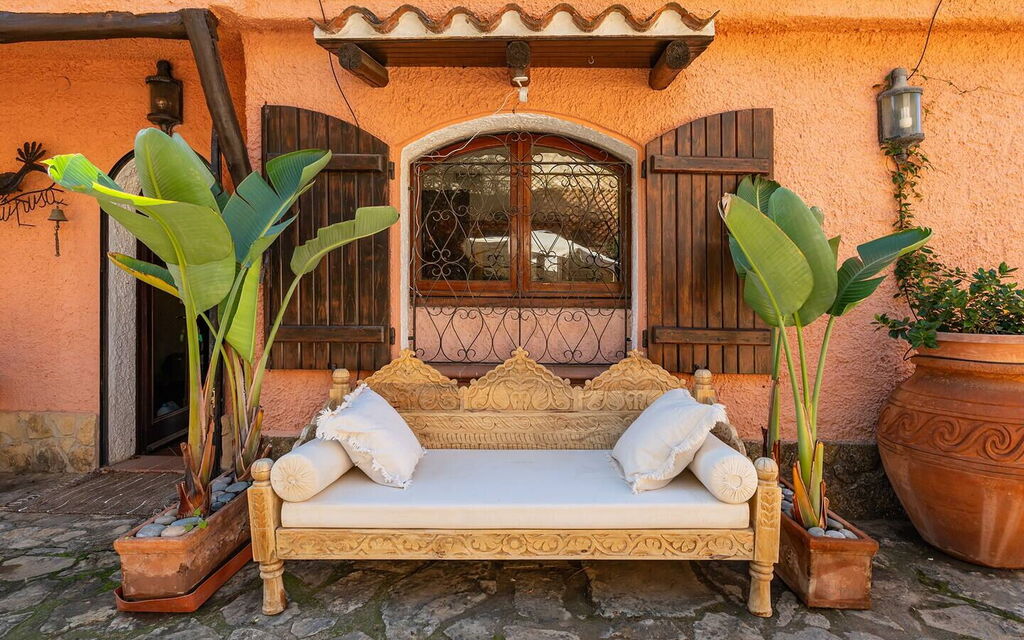 Villa Torretta Pied Dans L'eau: Activities, Amenities, Balcony / Terrace / Patio, Building Exterior, Garden, Main Entrance, Spring, Summer