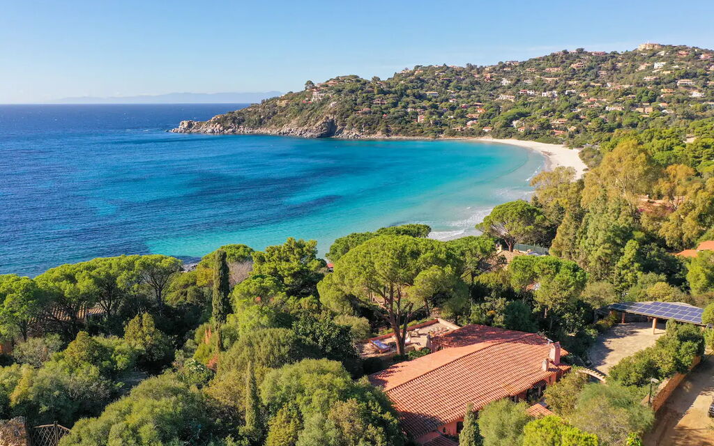 Villa Torretta Pied Dans L'eau: Activities, Amenities, Balcony / Terrace / Patio, Building Exterior, Garden, Main Entrance, Spring, Summer