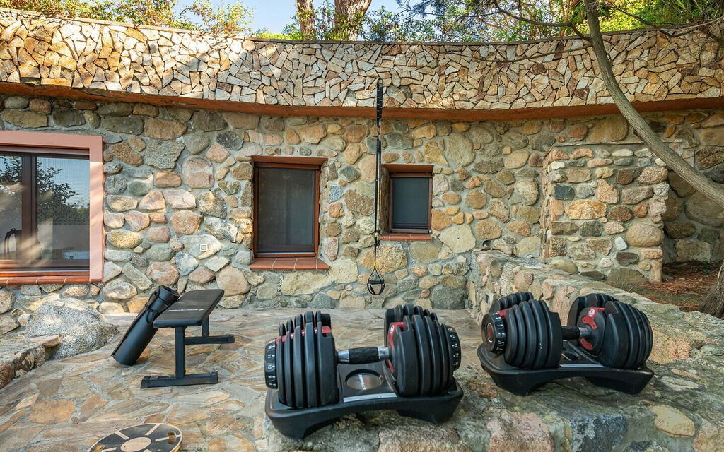 Villa Torretta Pied Dans L'eau: Activities, Amenities, Balcony / Terrace / Patio, Building Exterior, Garden, Main Entrance, Spring, Summer
