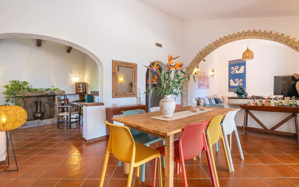 Villa Torretta Pied Dans L'eau: Activities, Amenities, Balcony / Terrace / Patio, Building Exterior, Garden, Main Entrance, Spring, Summer