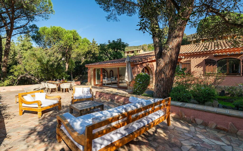 Villa Torretta Pied Dans L'eau: Activities, Amenities, Balcony / Terrace / Patio, Building Exterior, Garden, Main Entrance, Spring, Summer