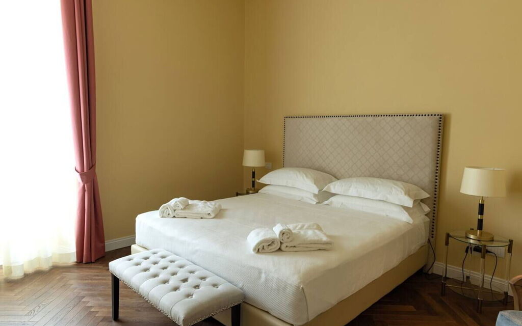 Torrigiani Corso Quattro: Activities, Amenities, Building Exterior, City, Kitchen, Room Detail, Spring, Summer