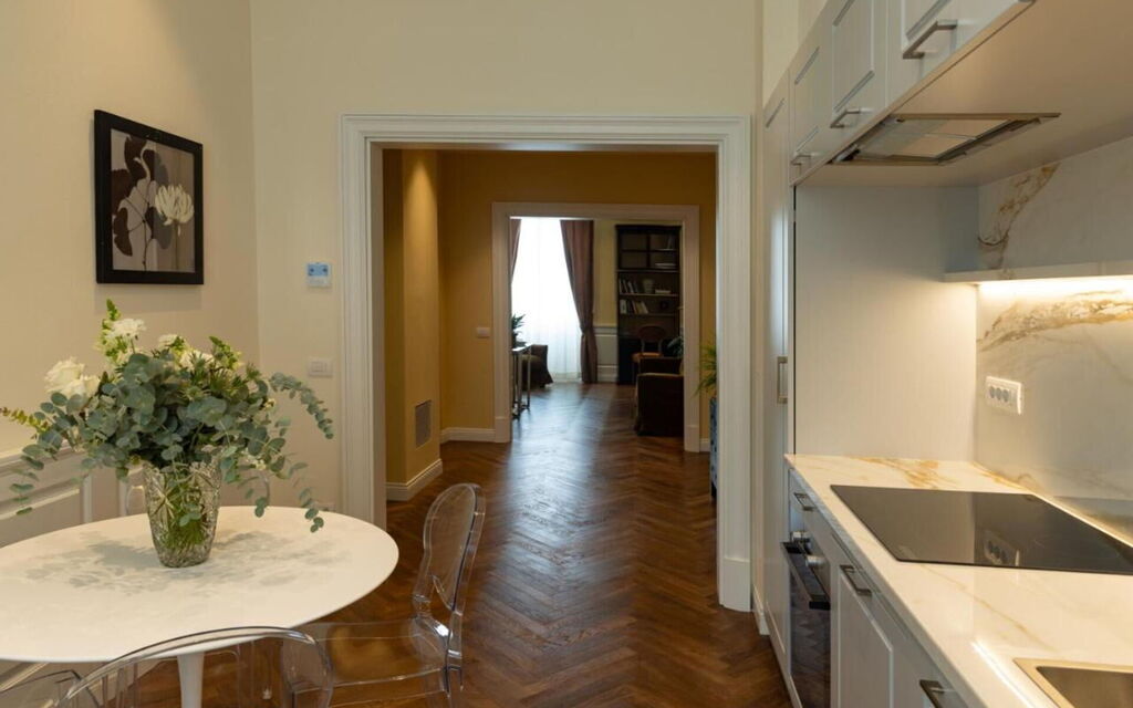 Torrigiani Corso Quattro: Activities, Amenities, Building Exterior, City, Kitchen, Room Detail, Spring, Summer