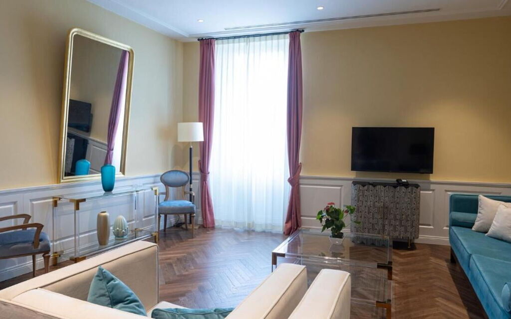 Torrigiani Corso Quattro: Activities, Amenities, Building Exterior, City, Kitchen, Room Detail, Spring, Summer