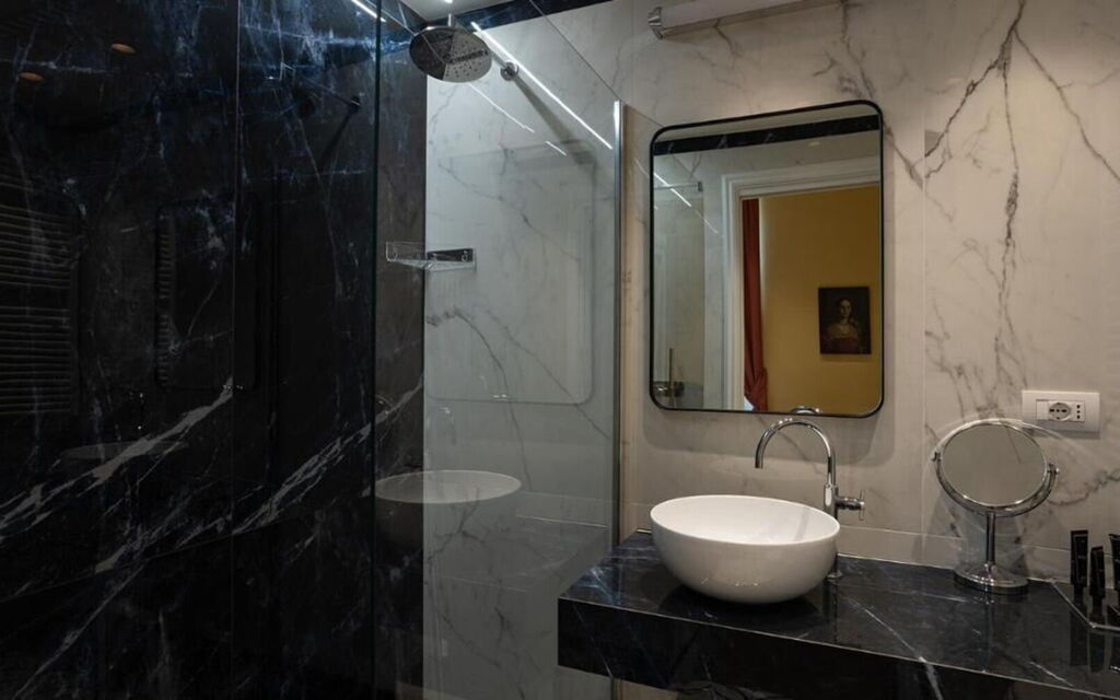 Torrigiani Corso Quattro: Activities, Amenities, Building Exterior, City, Kitchen, Room Detail, Spring, Summer