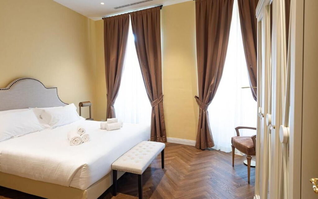 Torrigiani Corso Quattro: Activities, Amenities, Building Exterior, City, Kitchen, Room Detail, Spring, Summer