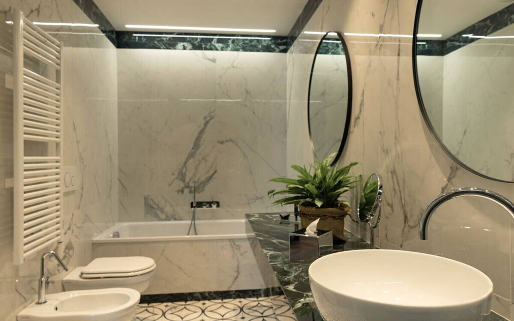 Torrigiani Corso Quattro: Activities, Amenities, Building Exterior, City, Kitchen, Room Detail, Spring, Summer