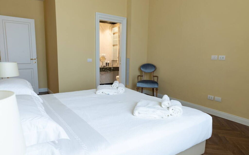 Torrigiani Corso Quattro: Activities, Amenities, Building Exterior, City, Kitchen, Room Detail, Spring, Summer