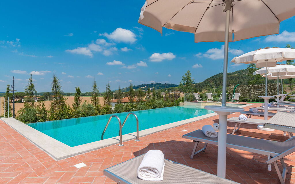 Villa San Gerbero: Attività, Caratteristiche, Entrata Principale, Estate, Esterni, Giardino, Idromassaggio, Piscina, Primavera