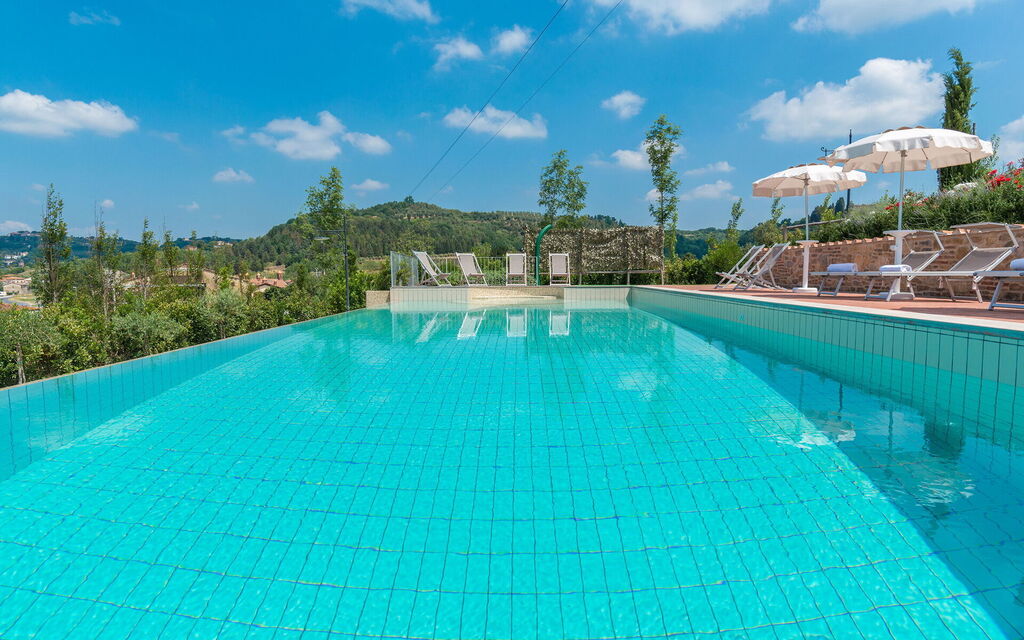 Villa San Gerbero: Attività, Caratteristiche, Entrata Principale, Estate, Esterni, Giardino, Idromassaggio, Piscina, Primavera