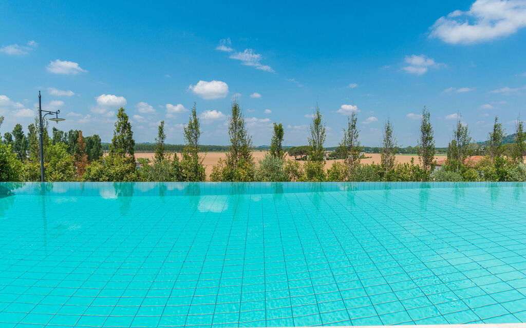 Villa San Gerbero: Attività, Caratteristiche, Entrata Principale, Estate, Esterni, Giardino, Idromassaggio, Piscina, Primavera