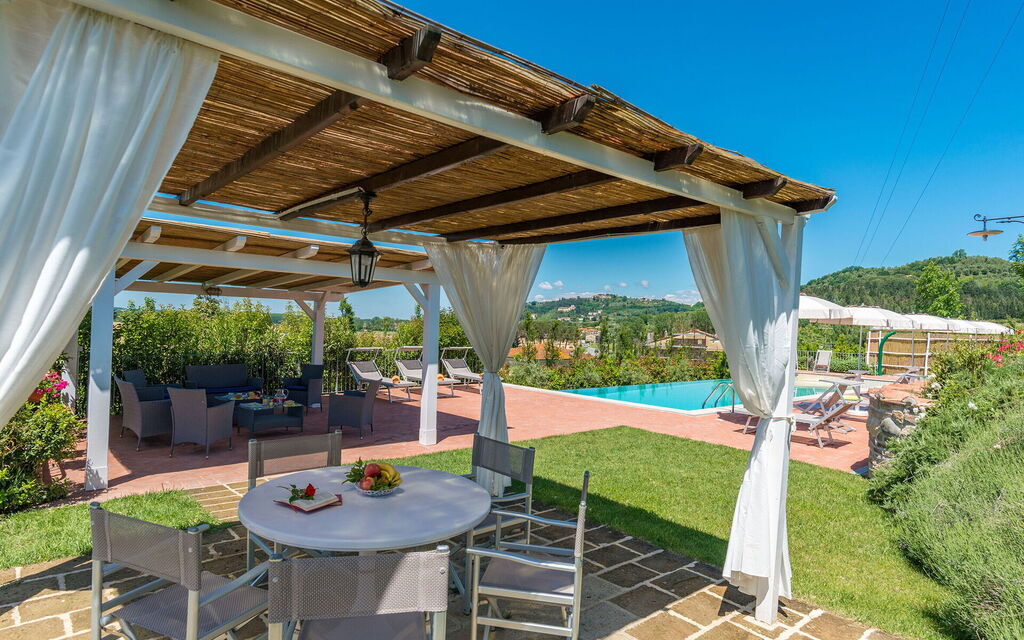 Villa San Gerbero: Attività, Caratteristiche, Entrata Principale, Estate, Esterni, Giardino, Idromassaggio, Piscina, Primavera