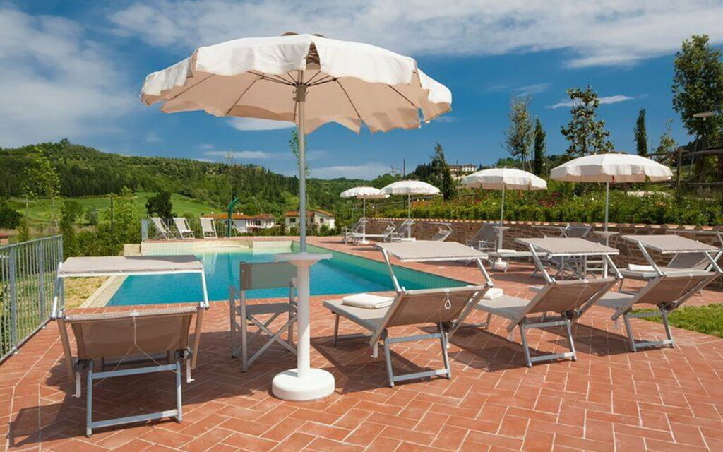 Villa San Gerbero: Attività, Caratteristiche, Entrata Principale, Estate, Esterni, Giardino, Idromassaggio, Piscina, Primavera