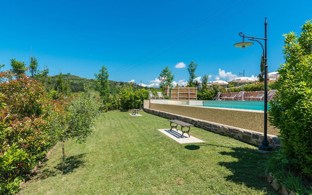 Villa San Gerbero: Attività, Caratteristiche, Entrata Principale, Estate, Esterni, Giardino, Idromassaggio, Piscina, Primavera