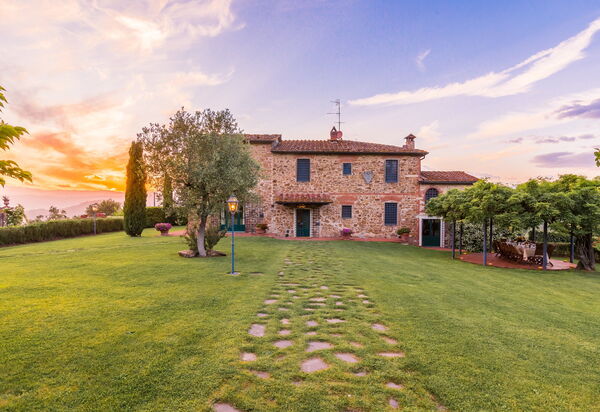 Villa Alvisi: Attività, Balcone / Terrazza / Patio, Benessere, Caratteristiche, Entrata Principale, Estate, Esterni, Giardino, Piscina, Primavera