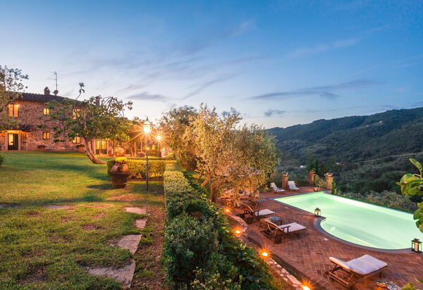 Villa Alvisi: Attività, Balcone / Terrazza / Patio, Benessere, Caratteristiche, Entrata Principale, Estate, Esterni, Giardino, Piscina, Primavera