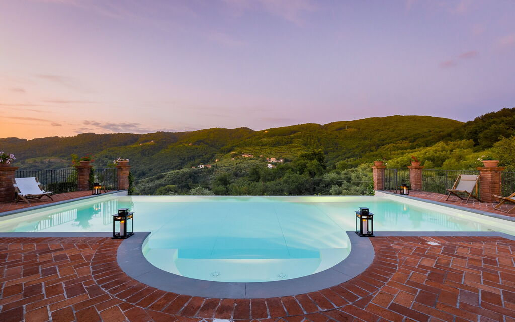 Villa Alvisi: Attività, Balcone / Terrazza / Patio, Benessere, Caratteristiche, Entrata Principale, Estate, Esterni, Giardino, Piscina, Primavera