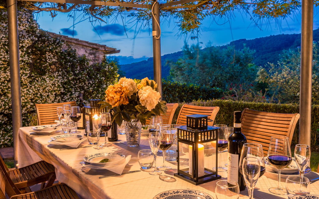 Villa Alvisi: Attività, Balcone / Terrazza / Patio, Benessere, Caratteristiche, Entrata Principale, Estate, Esterni, Giardino, Piscina, Primavera