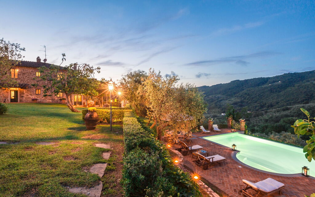 Villa Alvisi: Attività, Balcone / Terrazza / Patio, Benessere, Caratteristiche, Entrata Principale, Estate, Esterni, Giardino, Piscina, Primavera