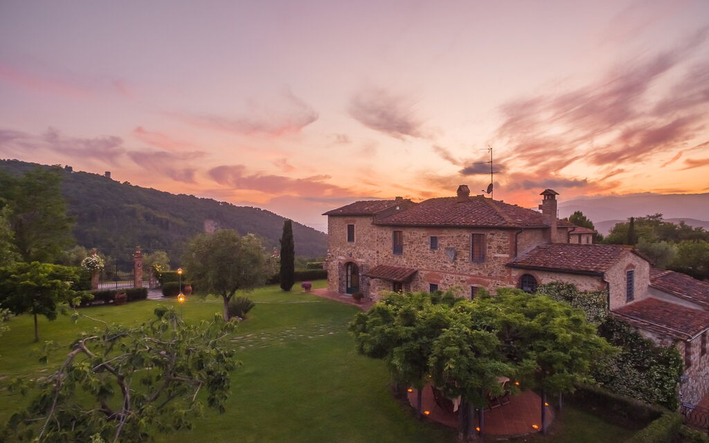 Villa Alvisi: Attività, Balcone / Terrazza / Patio, Benessere, Caratteristiche, Entrata Principale, Estate, Esterni, Giardino, Piscina, Primavera