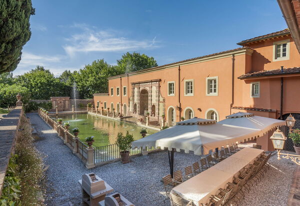 Villa Del Borgo: Attività, Caratteristiche, Entrata Principale, Estate, Esterni, Giardino, Piscina, Primavera