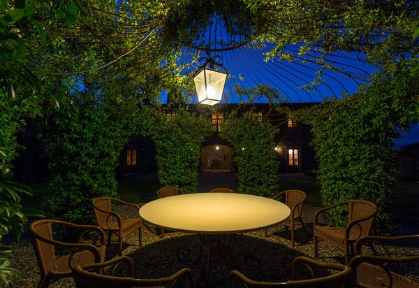 Villa Del Borgo: Attività, Caratteristiche, Entrata Principale, Estate, Esterni, Giardino, Piscina, Primavera