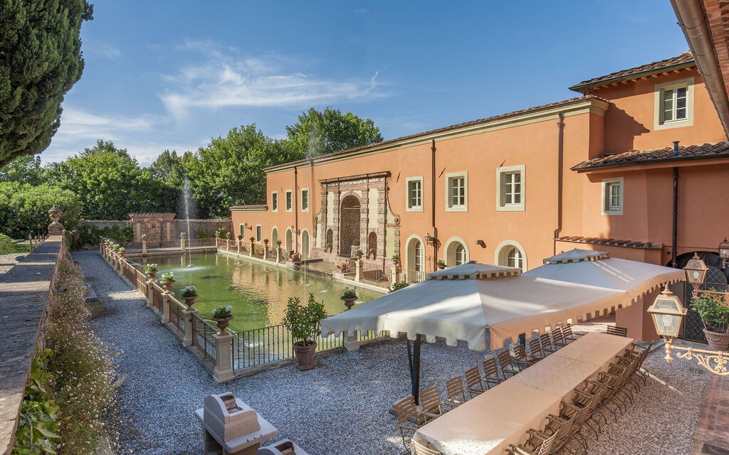 Villa Del Borgo: Attività, Caratteristiche, Entrata Principale, Estate, Esterni, Giardino, Piscina, Primavera