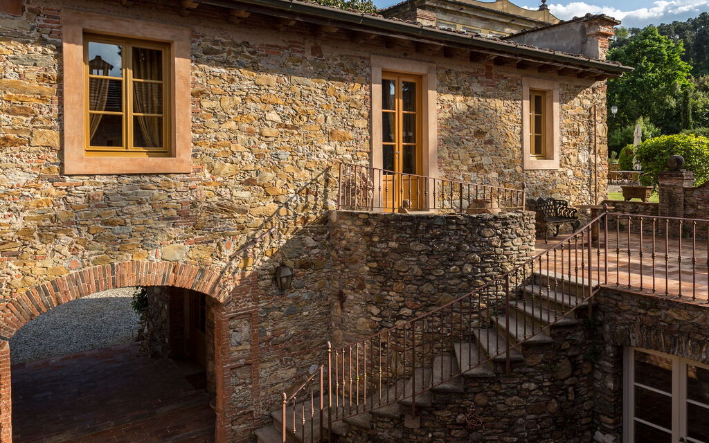 Villa Del Borgo: Attività, Caratteristiche, Entrata Principale, Estate, Esterni, Giardino, Piscina, Primavera