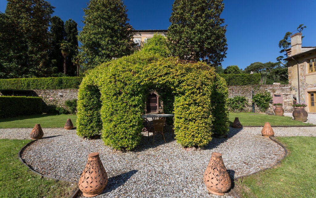 Villa Del Borgo: Attività, Caratteristiche, Entrata Principale, Estate, Esterni, Giardino, Piscina, Primavera