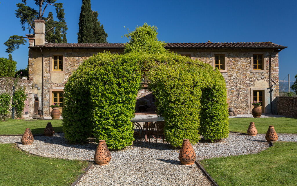 Villa Del Borgo: Attività, Caratteristiche, Entrata Principale, Estate, Esterni, Giardino, Piscina, Primavera