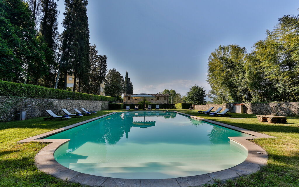 Villa Del Borgo: Attività, Caratteristiche, Entrata Principale, Estate, Esterni, Giardino, Piscina, Primavera