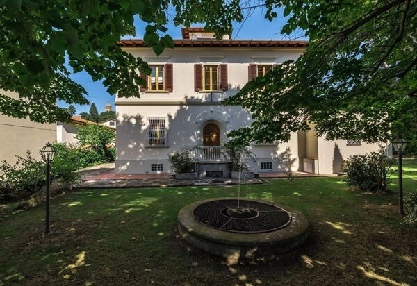 Villa Simonetta: Attività, Caratteristiche, Dettagli della stanza, Entrata Principale, Estate, Esterni, Giardino, Piscina, Primavera, Servizi