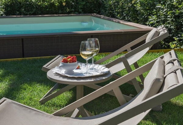 Villa Simonetta: Attività, Caratteristiche, Dettagli della stanza, Entrata Principale, Estate, Esterni, Giardino, Piscina, Primavera, Servizi