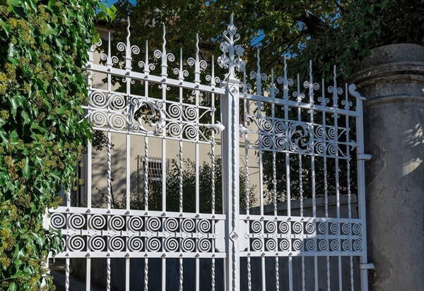 Villa Simonetta: Attività, Caratteristiche, Dettagli della stanza, Entrata Principale, Estate, Esterni, Giardino, Piscina, Primavera, Servizi