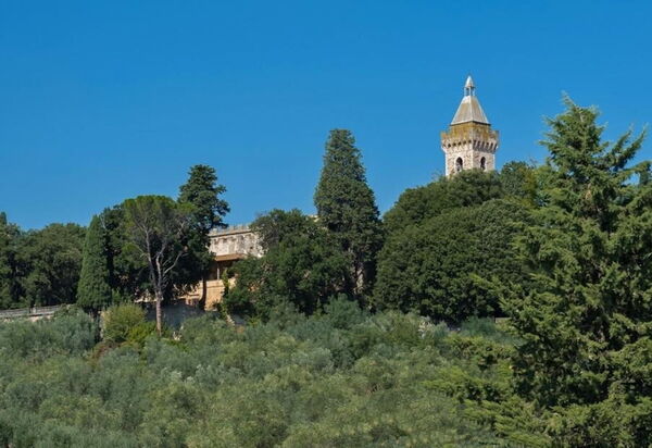 Villa Simonetta: Attività, Caratteristiche, Dettagli della stanza, Entrata Principale, Estate, Esterni, Giardino, Piscina, Primavera, Servizi