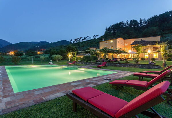 Villa Vorna: Estate, Esterni, Primavera