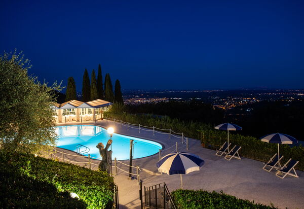 Villa Aldrovandi: all'aperto, Attività, Balcone / Terrazza / Patio, Caratteristiche, Estate, Esterni, Giardino, Piscina, Primavera, Servizi