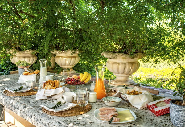 Villa Aldrovandi: all'aperto, Attività, Balcone / Terrazza / Patio, Caratteristiche, Estate, Esterni, Giardino, Piscina, Primavera, Servizi