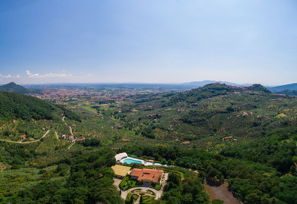 Villa Aldrovandi: all'aperto, Attività, Balcone / Terrazza / Patio, Caratteristiche, Estate, Esterni, Giardino, Piscina, Primavera, Servizi
