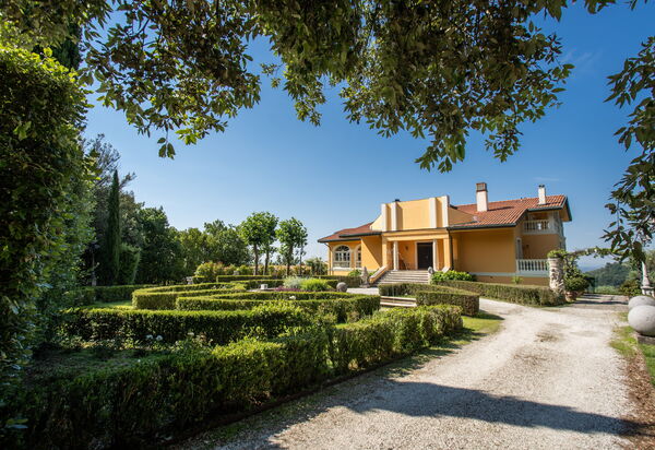 Villa Aldrovandi: all'aperto, Attività, Balcone / Terrazza / Patio, Caratteristiche, Estate, Esterni, Giardino, Piscina, Primavera, Servizi