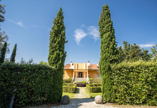 Villa Aldrovandi: all'aperto, Attività, Balcone / Terrazza / Patio, Caratteristiche, Estate, Esterni, Giardino, Piscina, Primavera, Servizi