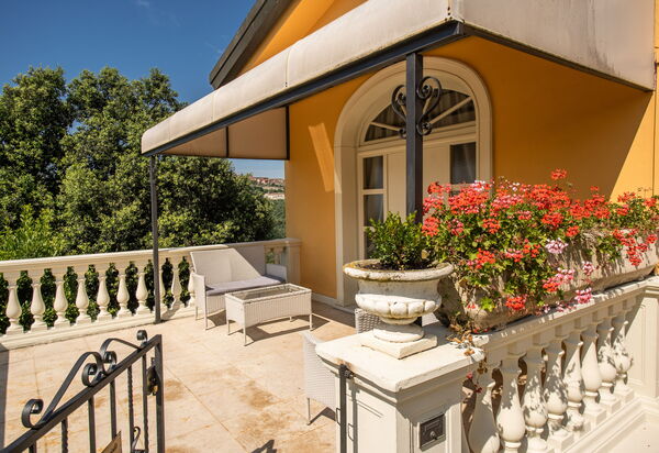 Villa Aldrovandi: all'aperto, Attività, Balcone / Terrazza / Patio, Caratteristiche, Estate, Esterni, Giardino, Piscina, Primavera, Servizi