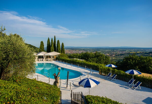 Villa Aldrovandi: all'aperto, Attività, Balcone / Terrazza / Patio, Caratteristiche, Estate, Esterni, Giardino, Piscina, Primavera, Servizi