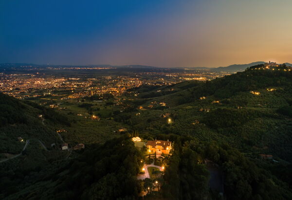 Villa Aldrovandi: all'aperto, Attività, Balcone / Terrazza / Patio, Caratteristiche, Estate, Esterni, Giardino, Piscina, Primavera, Servizi