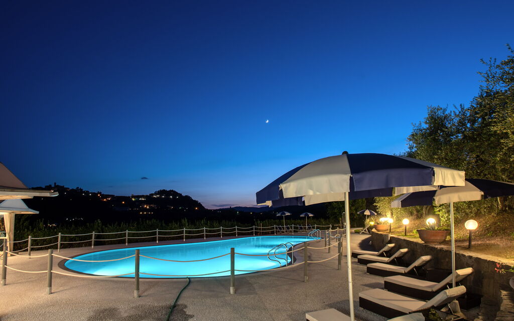 Villa Aldrovandi: all'aperto, Attività, Balcone / Terrazza / Patio, Caratteristiche, Estate, Esterni, Giardino, Piscina, Primavera, Servizi