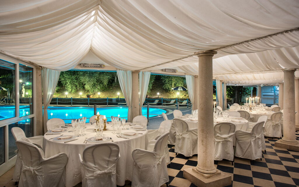 Villa Aldrovandi: all'aperto, Attività, Balcone / Terrazza / Patio, Caratteristiche, Estate, Esterni, Giardino, Piscina, Primavera, Servizi