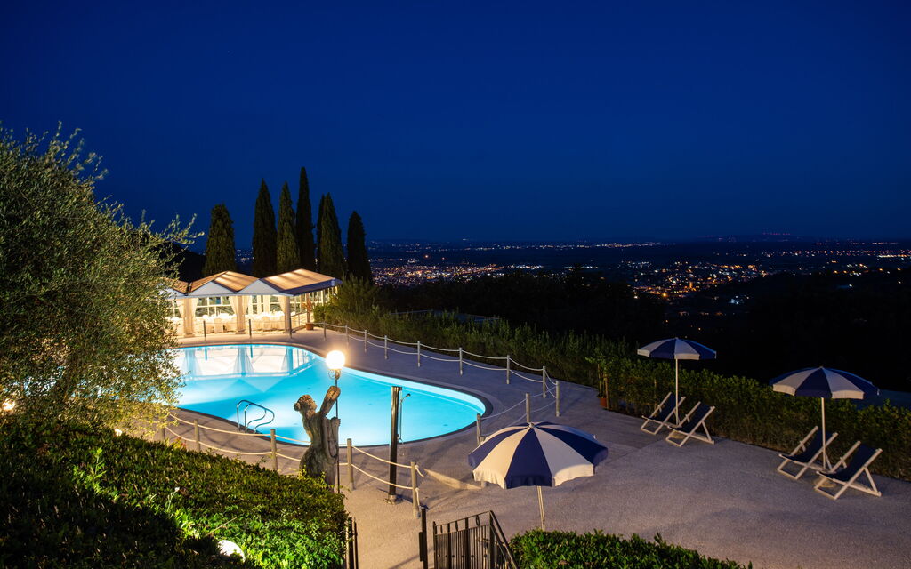 Villa Aldrovandi: all'aperto, Attività, Balcone / Terrazza / Patio, Caratteristiche, Estate, Esterni, Giardino, Piscina, Primavera, Servizi