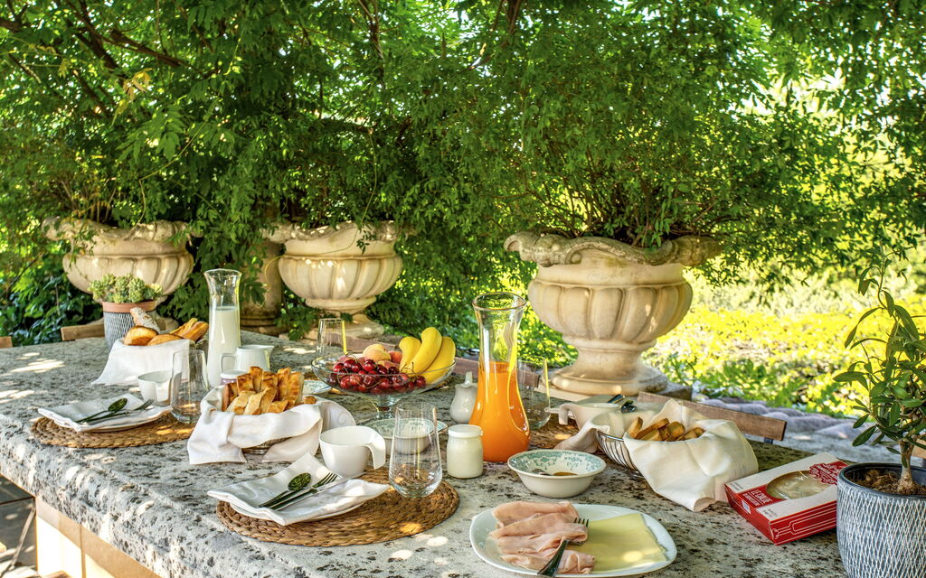 Villa Aldrovandi: all'aperto, Attività, Balcone / Terrazza / Patio, Caratteristiche, Estate, Esterni, Giardino, Piscina, Primavera, Servizi