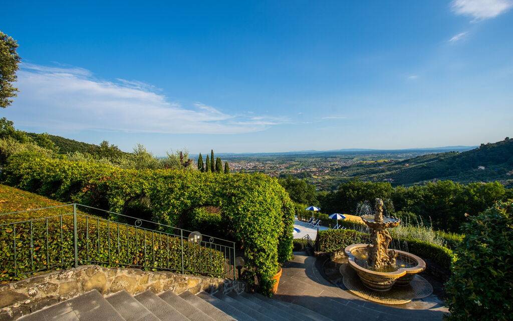 Villa Aldrovandi: all'aperto, Attività, Balcone / Terrazza / Patio, Caratteristiche, Estate, Esterni, Giardino, Piscina, Primavera, Servizi
